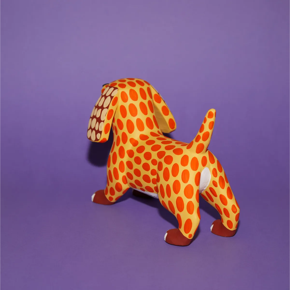 Perro amarillo trasera